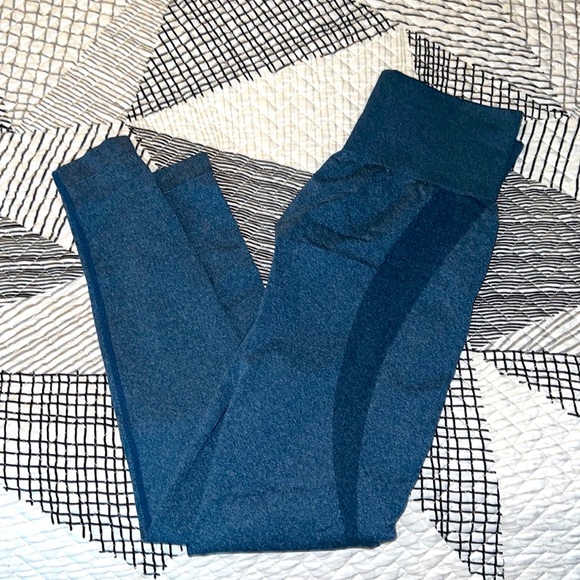 Amazon Pants - Amazon seamless leggings.